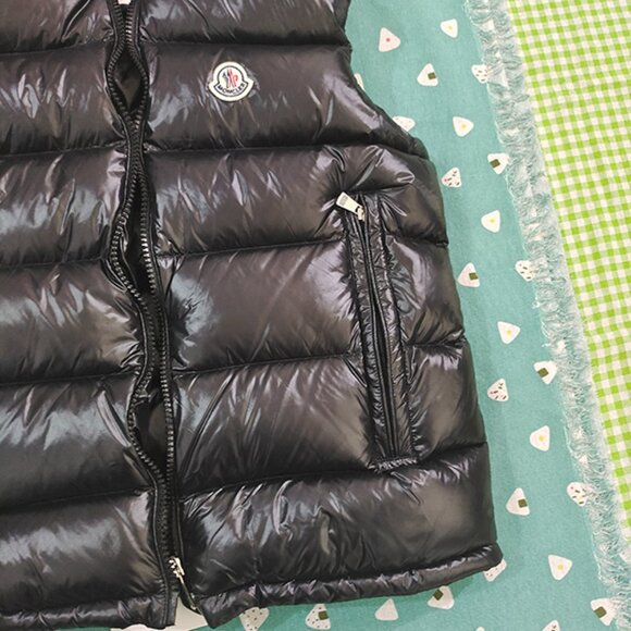 Moncler Padded Logo-Patch Black Down Jacket Gilet - Picture 4 of 10